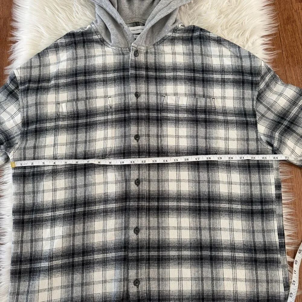 Urban Outfitters Mens Large Hooded Plaid Flannel Outdoor Black White Preppy Fall